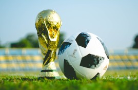 电子竞技中国游戏-费德勒在老鹰比赛中突破纪录，势不可挡引发热议！